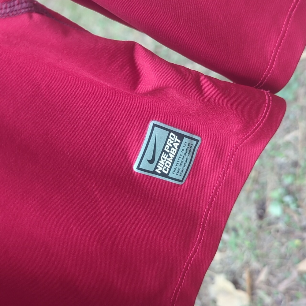 Nike Pro Combat Stretchy Top - Picture 2 of 5